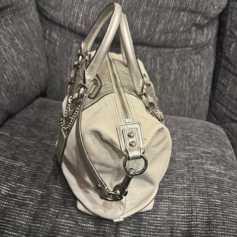 Coach Metallic Silver and Cream Satchel - excellent condition - Picture 4 of 16
